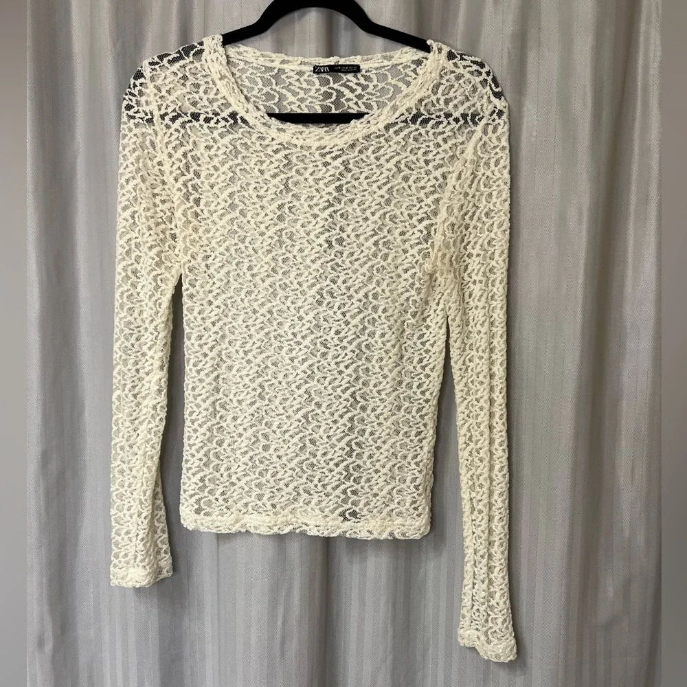Zara Cream Lace Long Sleeve Top size Medium